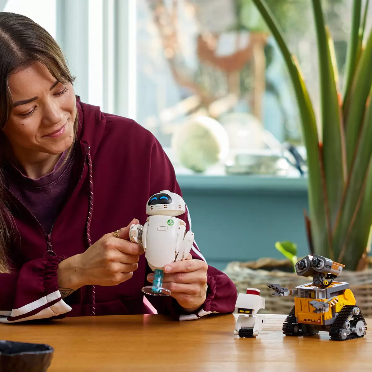 LEGO Disney Pixar Wall-e and Eve - Model 43279 (18+ Years) - Image 3